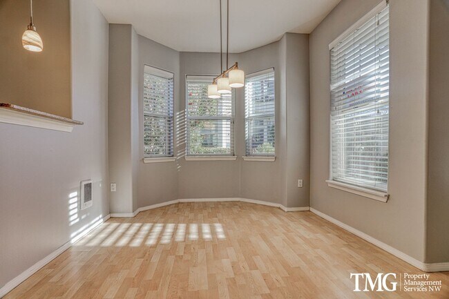 Building Photo - Spacious Ground-Level 2BD Condo with Garage & Resort-Style Amenities