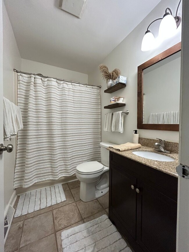 Building Photo - 5059 E Woodmill Dr