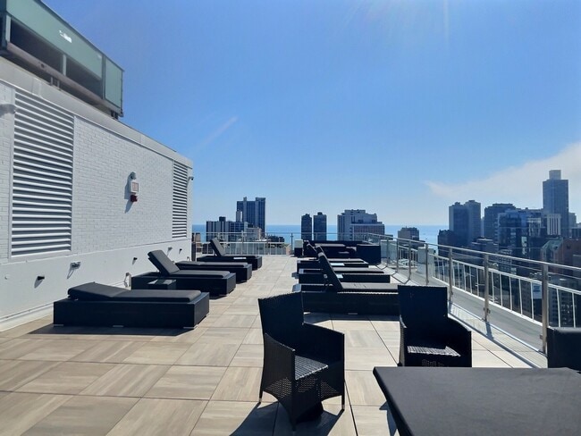 Building Photo - 1255 N Sandburg Terrace