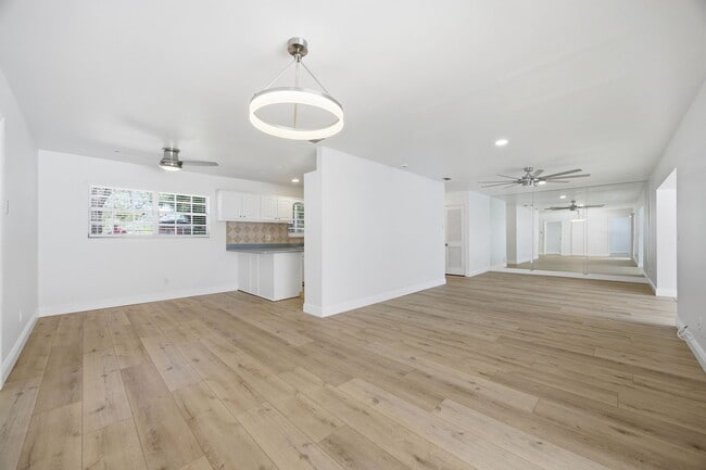 Building Photo - 401 Blueberry Ln