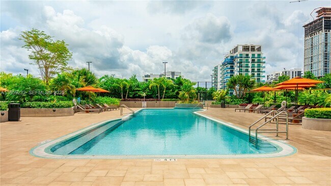 Building Photo - 700 NE 24th St