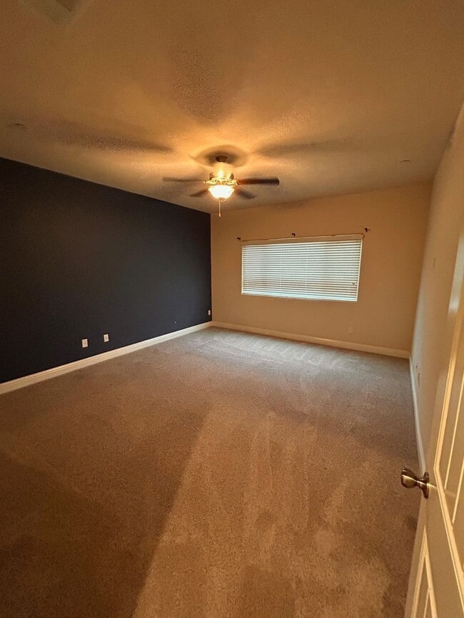 Building Photo - Nice home for rent in Visalia