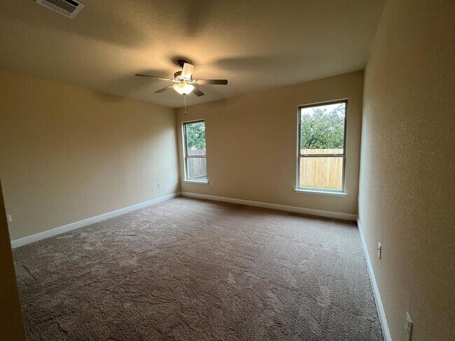 Building Photo - 704 Falkland Trace