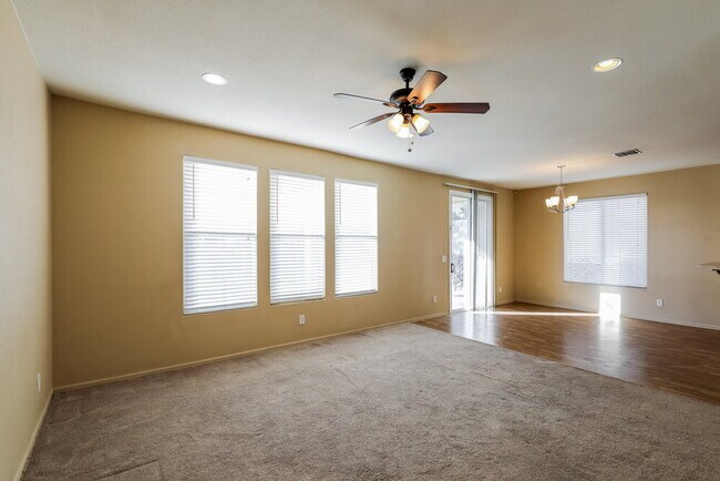 Building Photo - 1316 S Flaxseed Dr