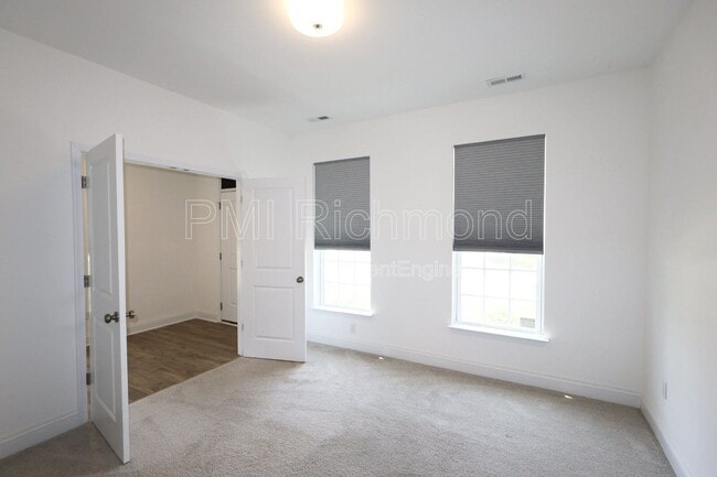 Building Photo - 425 Randolph Vw Dr