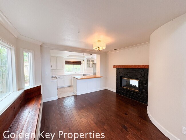 Building Photo - Welcome home to this spacious 4-bedroom, 3-bath home located in the Rancho Del Oro Community!