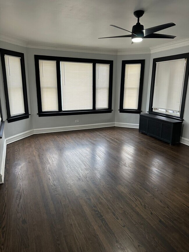 Building Photo - 8040 S Langley Ave