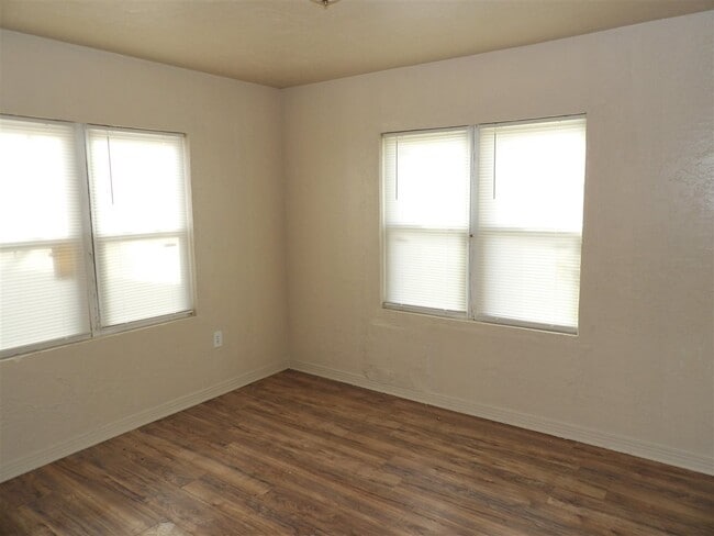 Building Photo - 1111 NW Andrews Ave