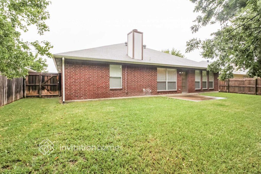Building Photo - 1501 High Crest Dr