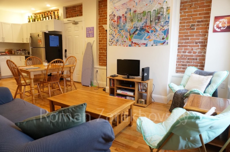 Building Photo - 10 Brainerd Rd