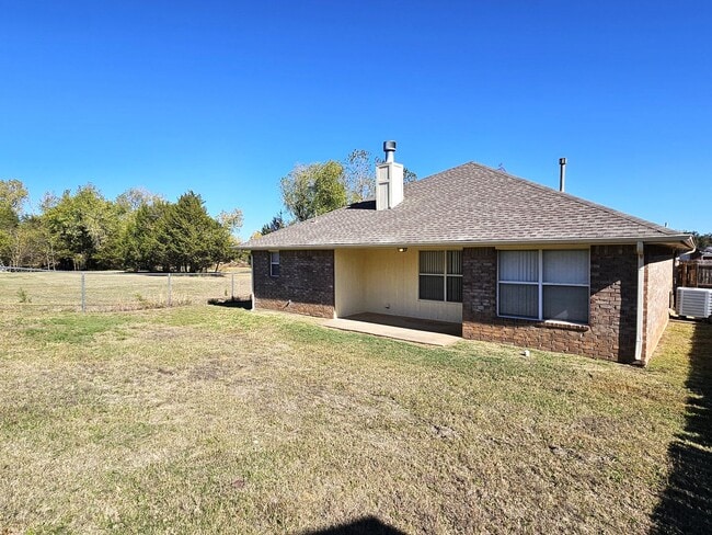 Building Photo - 205 N Eastgate Dr