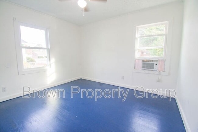 Building Photo - 204 S 5th St