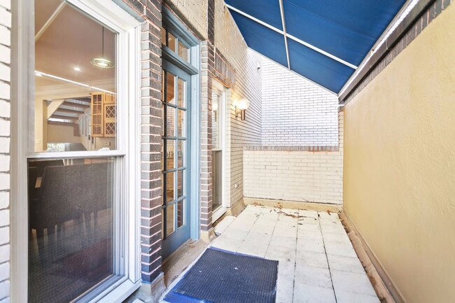 Building Photo - Luxury Midtown Private Retreat!
