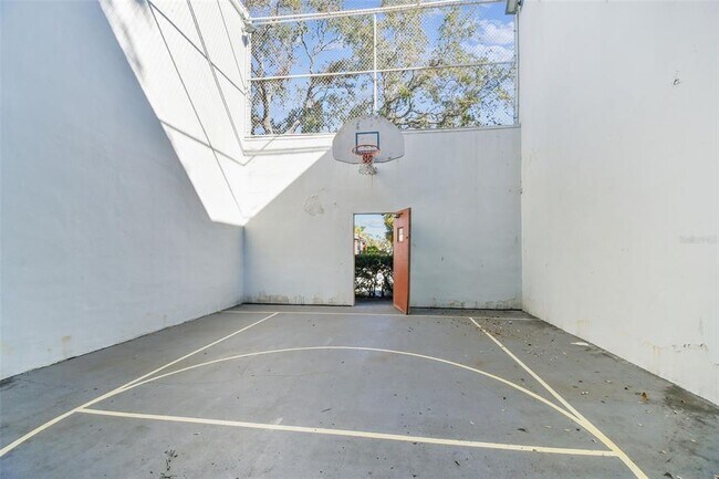 Building Photo - 10263 Gandy Blvd N
