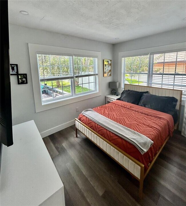 Building Photo - 3550 2nd Ave S