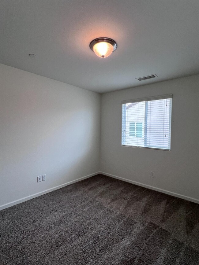 Building Photo - 1918 Oak Ln