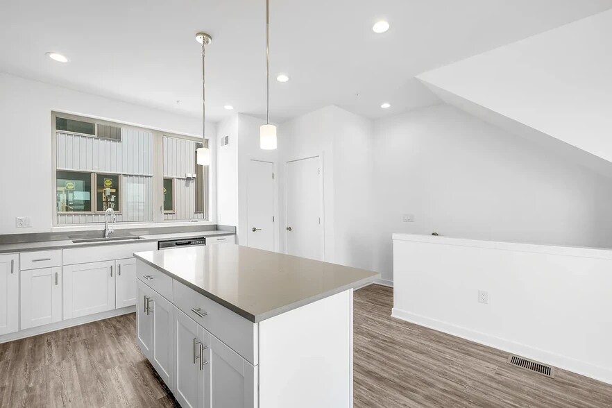 Building Photo - 3001 Schirra Ln