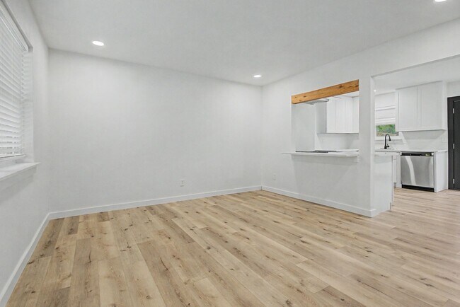 Building Photo - 4 bedroom 2 bath completely remodeled