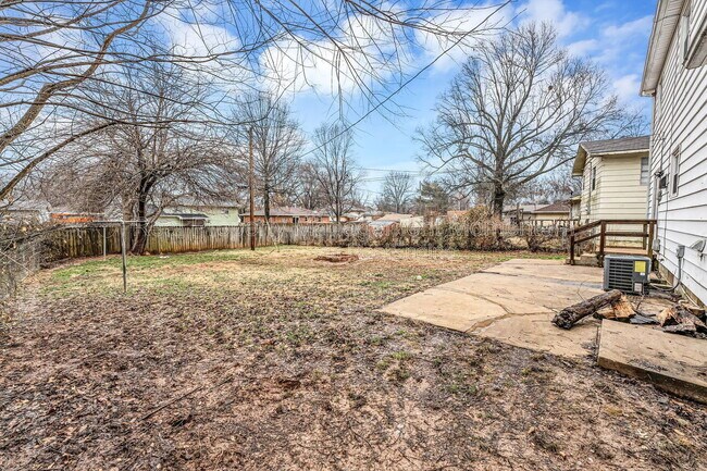 Building Photo - 603 E Greenwood St