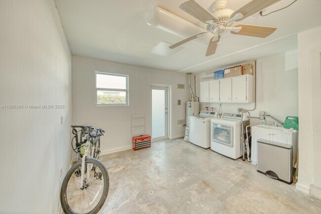 Building Photo - 10355 SW 97th St