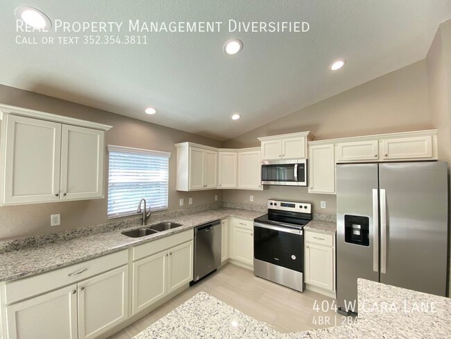 Building Photo - 404 W Cara Ln