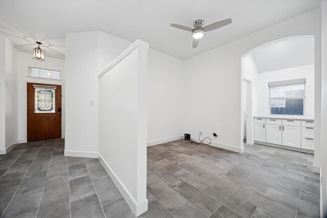 Building Photo - 2995 Overland St