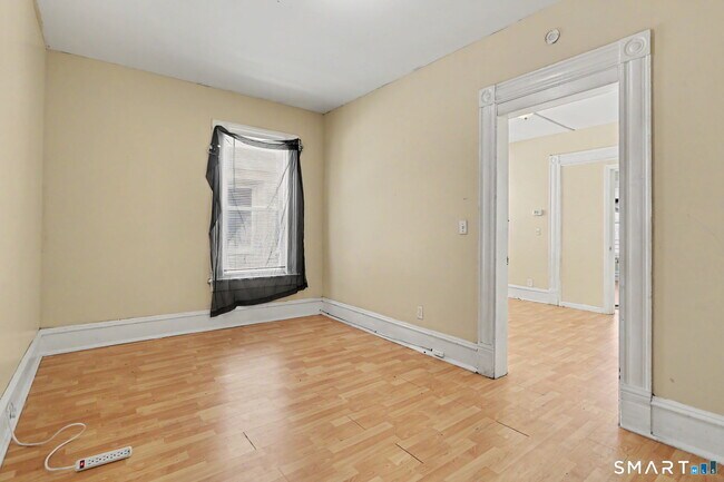 Building Photo - 137 Sherwood Ave
