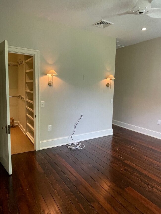 Building Photo - Georgetown Splendor with Garage Parking