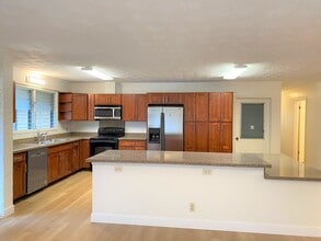 Building Photo - Manoa - Upgraded 3 Bedroom, 3 Bath Single Family Home with Enclosed Garage