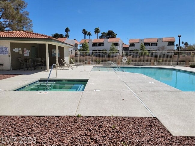 Building Photo - 711 Bass Dr