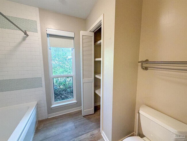 Building Photo - 7707 Beechwood Dr