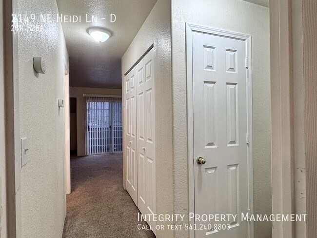 Building Photo - 2149 NW Heidi Ln