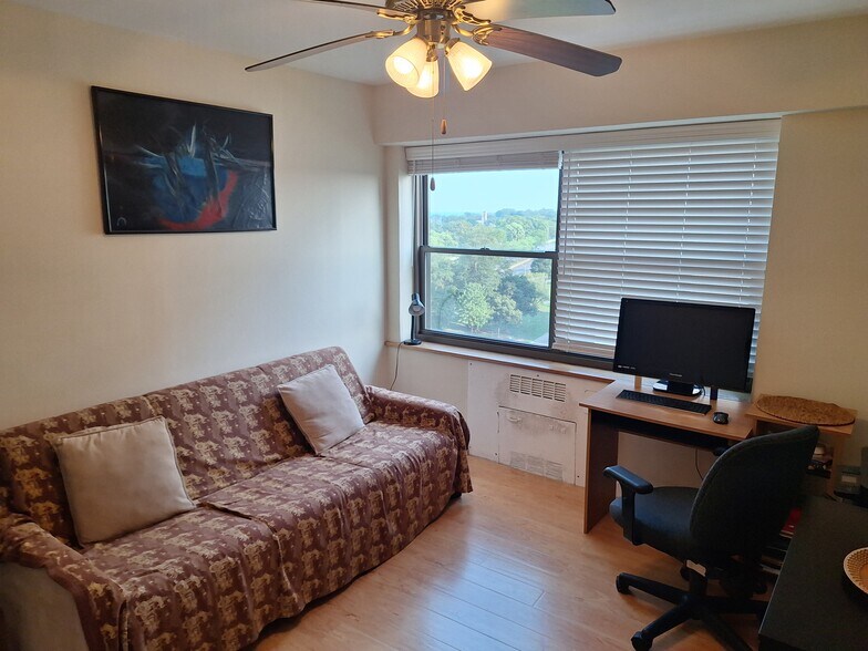 BR 2 South view - 4200 N Marine Dr