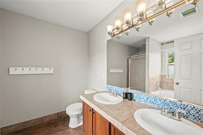 Building Photo - 3800 Hickox Dr