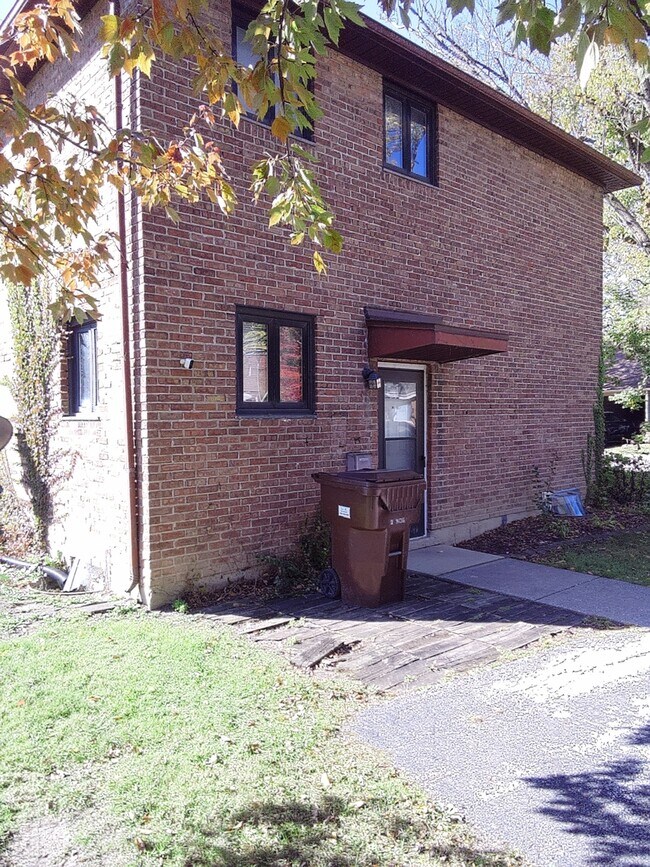 Building Photo - 11 Dunlap Rd