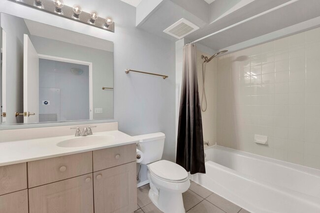 Building Photo - 1720 Maple Ave