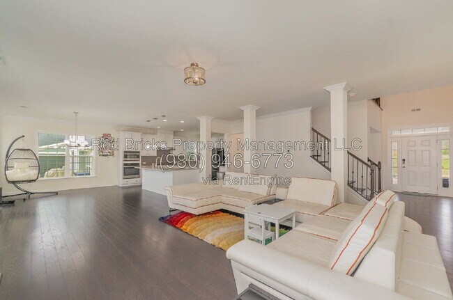 Building Photo - 12917 Hindcross Dr