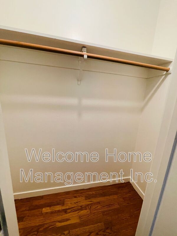 Building Photo - 2561 Olympic Blvd