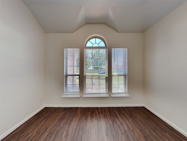 Building Photo - 21614 Champagne Dr E