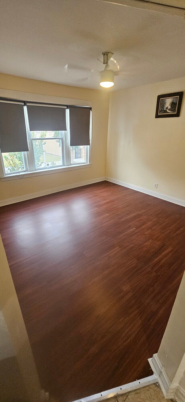 Building Photo - 1811 W 63rd St