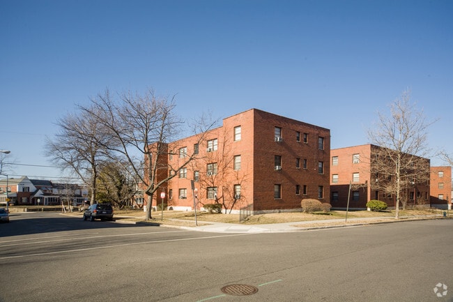 Primary Photo - 3392 Blaine St NE