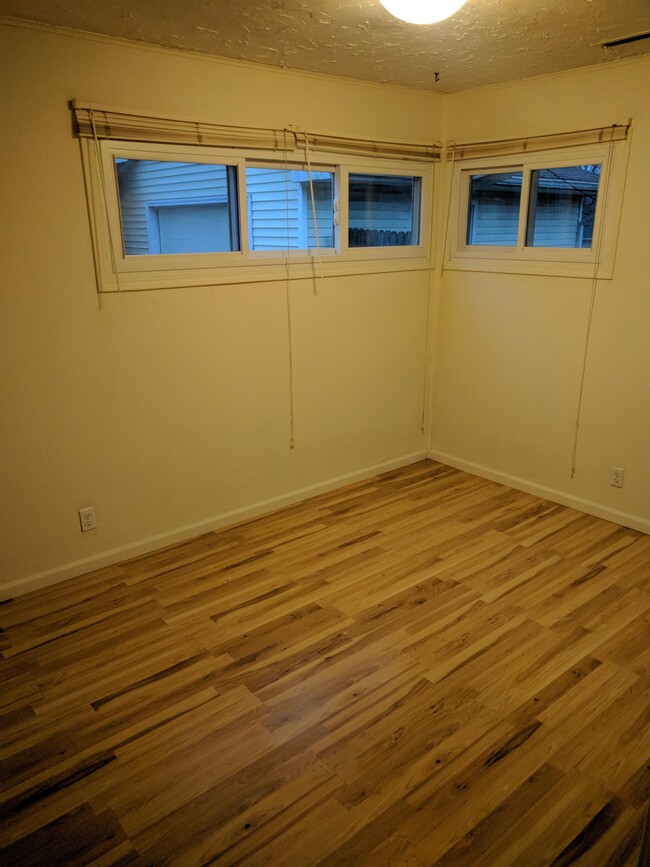 Back bedroom. - 4225 Sheffield Road