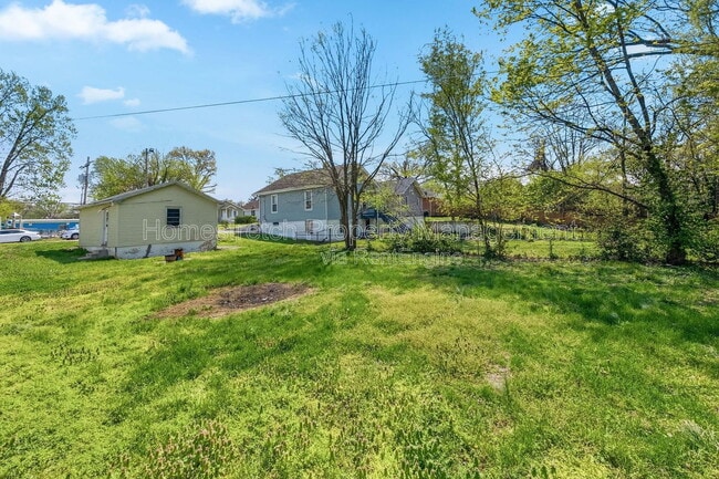 Building Photo - 704 W Johnson St