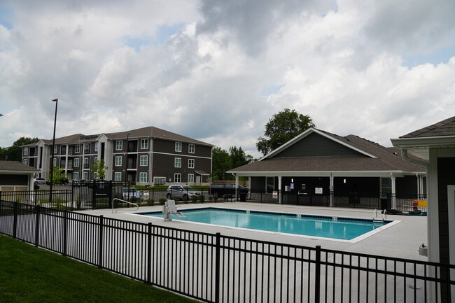 Building Photo - Lower Hunters Trace