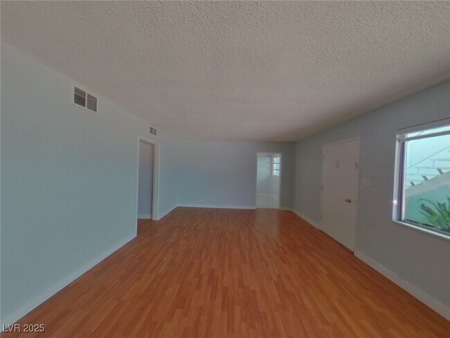 Building Photo - 1700 Rexford Dr