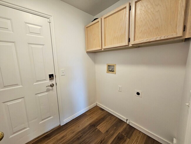Building Photo - Beautifully Remodeled 4 Bed / 2 Bath Home in Stansbury Park
