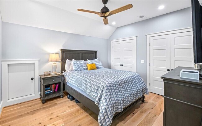 Building Photo - 8175 Main St