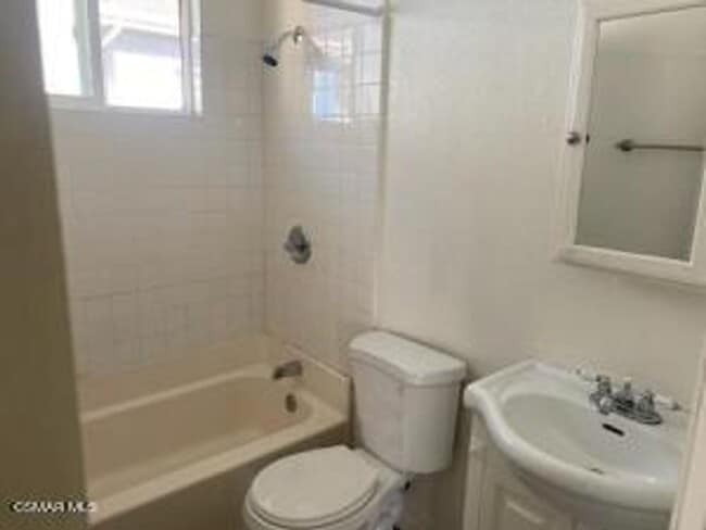 Building Photo - Affordable and Charming 1 bedroom / 1 bath...
