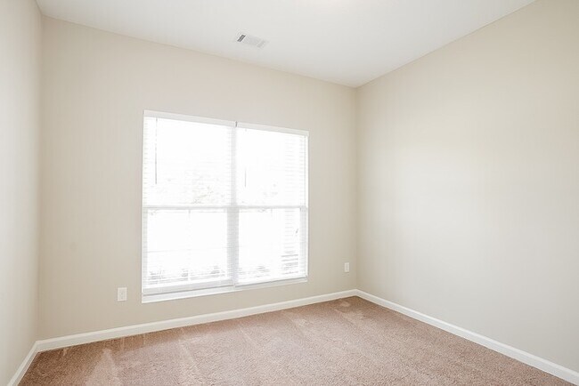 Building Photo - Cozy 4 Bedroom Home in Thomson, GA