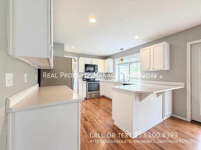 Building Photo - 4914 Norpoint Way NE